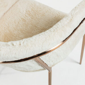 Armchair Runnie hair